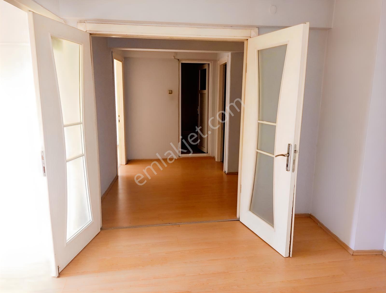 Daire Parasına Hem Daire Hem Dükkân! Gazcılar Cad. Köşe Konum — fotoğraf 4