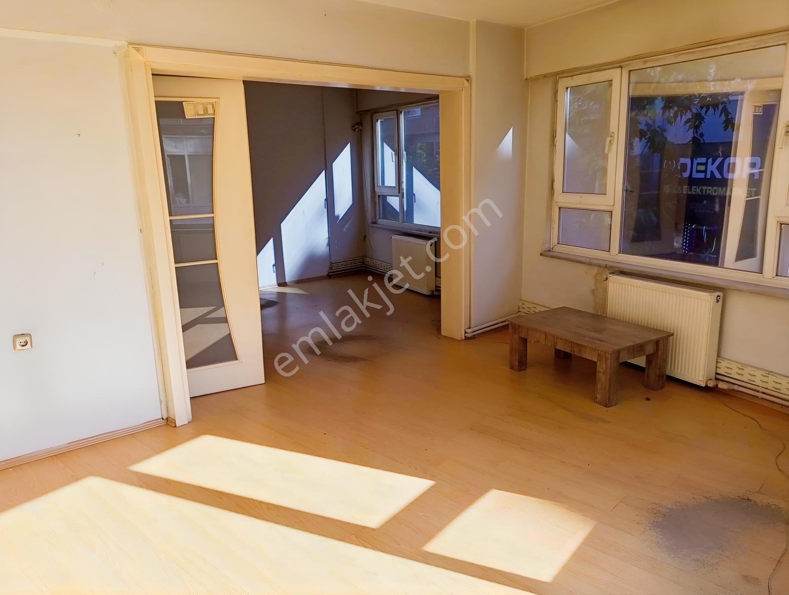 Daire Parasına Hem Daire Hem Dükkân! Gazcılar Cad. Köşe Konum — fotoğraf 5