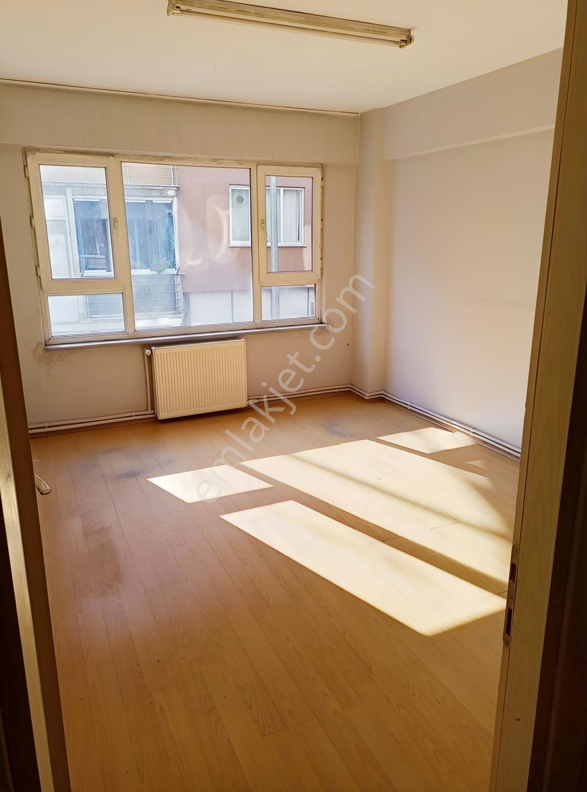 Daire Parasına Hem Daire Hem Dükkân! Gazcılar Cad. Köşe Konum — fotoğraf 6