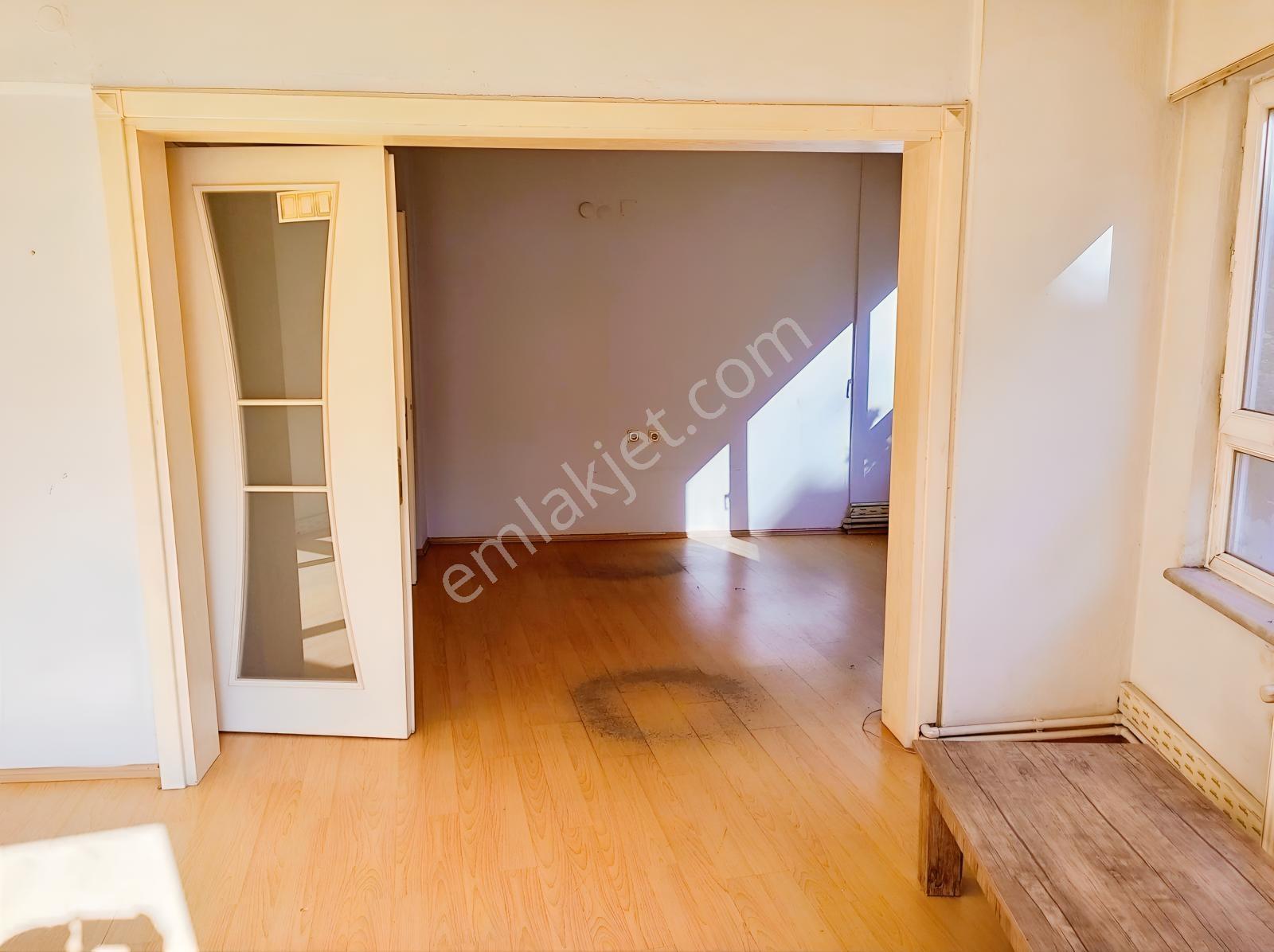 Daire Parasına Hem Daire Hem Dükkân! Gazcılar Cad. Köşe Konum — fotoğraf 7