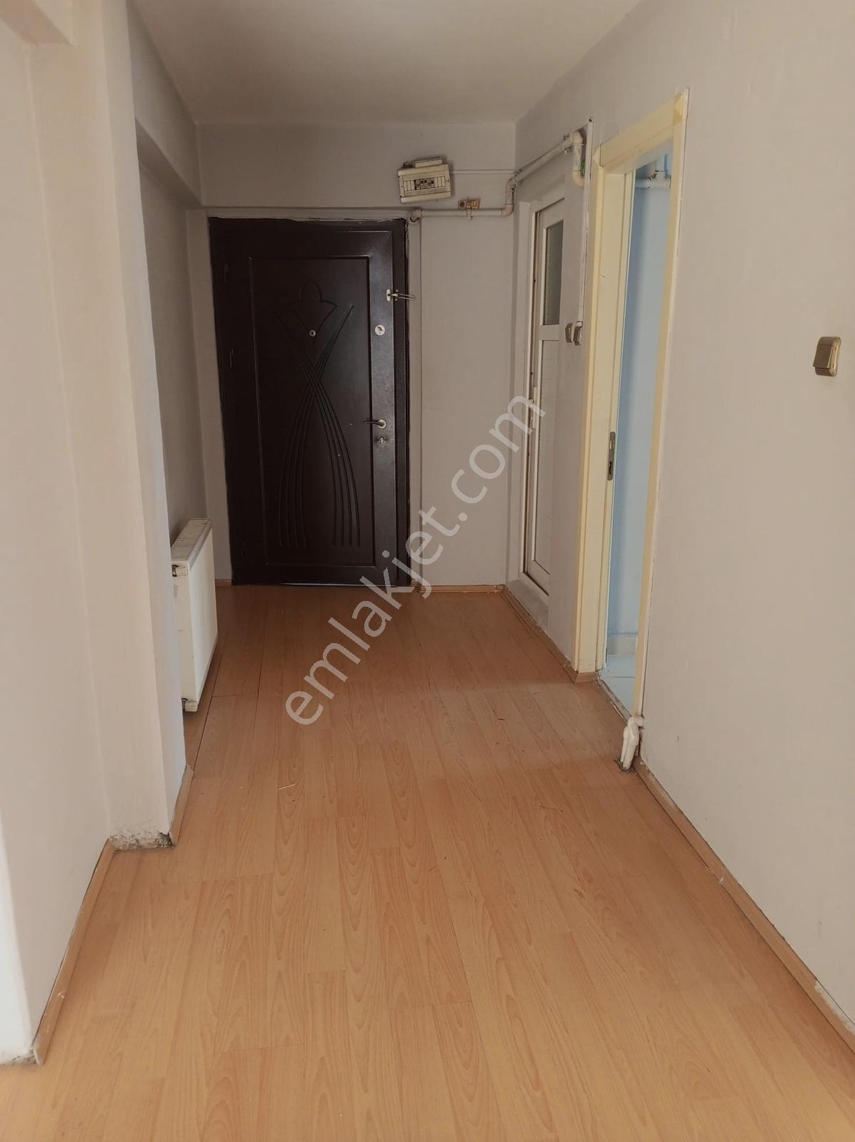Daire Parasına Hem Daire Hem Dükkân! Gazcılar Cad. Köşe Konum — fotoğraf 11