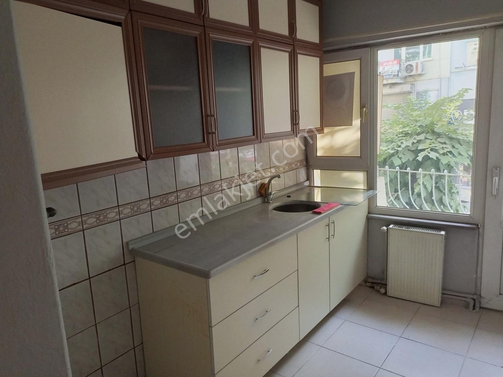 Daire Parasına Hem Daire Hem Dükkân! Gazcılar Cad. Köşe Konum — fotoğraf 17