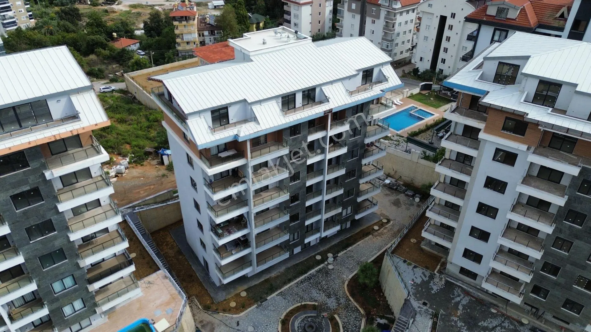 Alanya Oba Çarşamba'Da Site İçerisinde Full Aktiviteli Satılık 2+1 Sıfır Daire