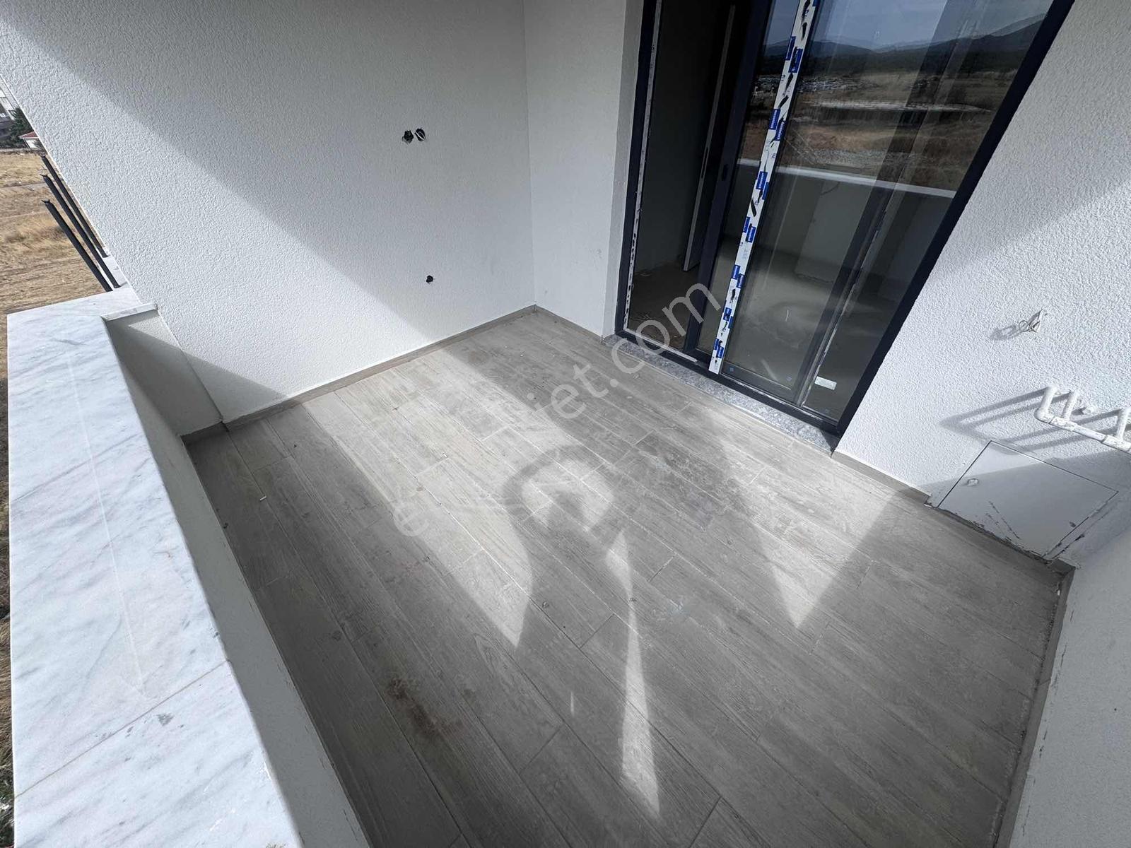 Çankaya'dan Bademalanında 1+1 Geniş Balkon Kapalı Mutfak Daire — fotoğraf 3