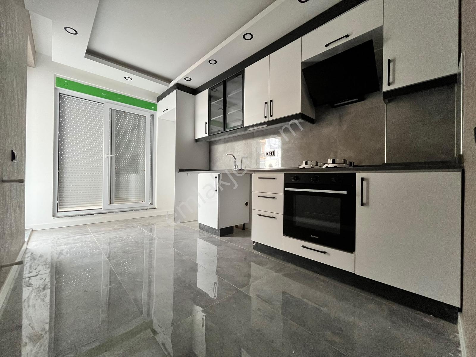 3+1 140M2 Ultra Lüks Ara Katta Asansörlü Daire!
