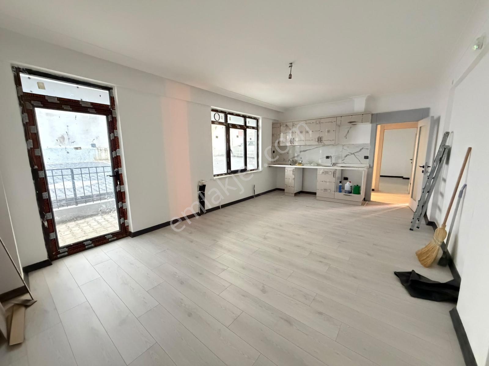 Ulukaya*cadde Üzeri Yeni Bina'da Cepheleri Açık 1+1 Daire — fotoğraf 3