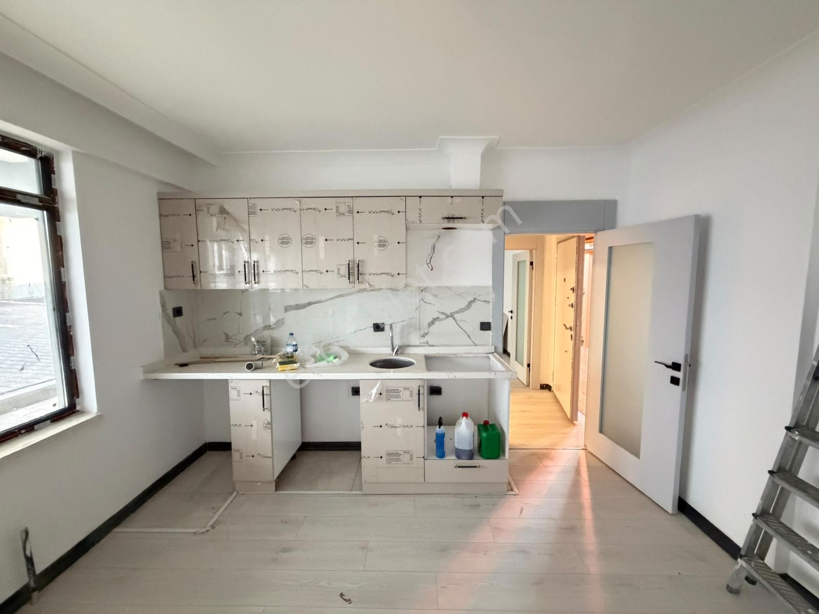 Ulukaya*cadde Üzeri Yeni Bina'da Cepheleri Açık 1+1 Daire — fotoğraf 13