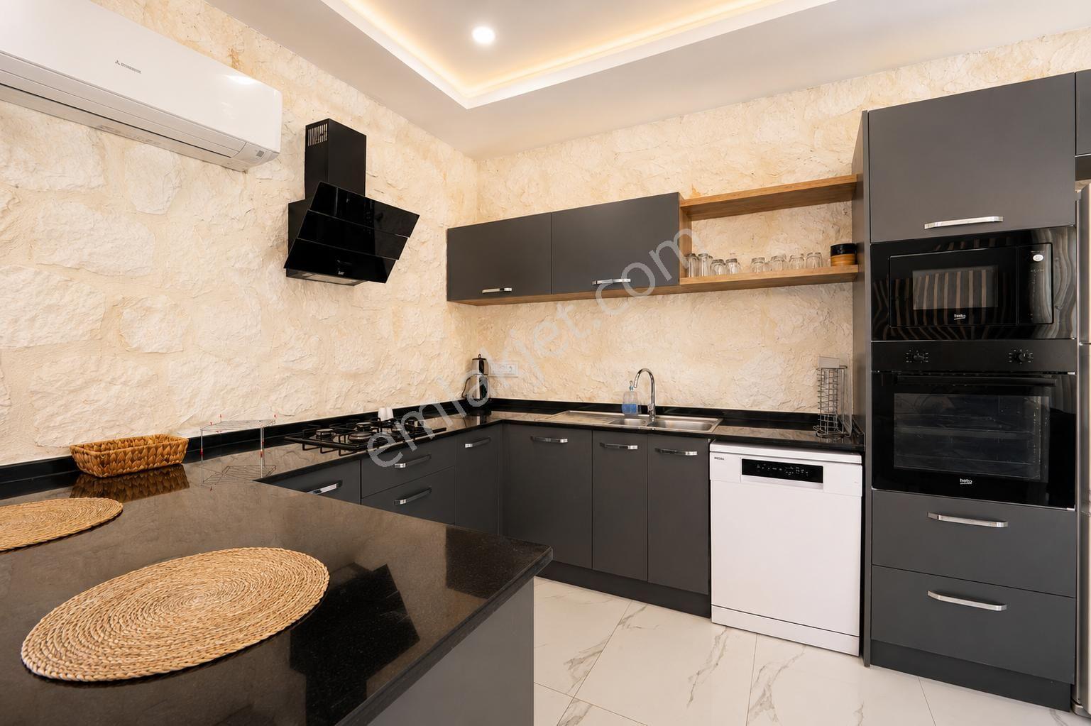 Kaş Sarıbelen'de Satılık Bir Villa Fiyatına İki Villa — fotoğraf 12