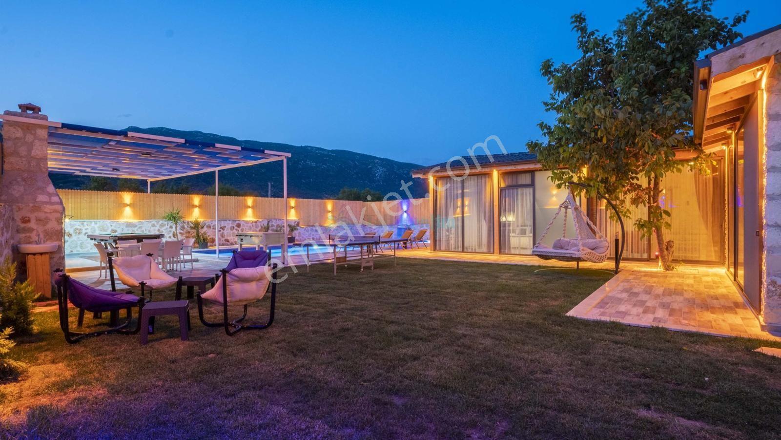 Kaş Sarıbelen'de Satılık Bir Villa Fiyatına İki Villa — fotoğraf 23