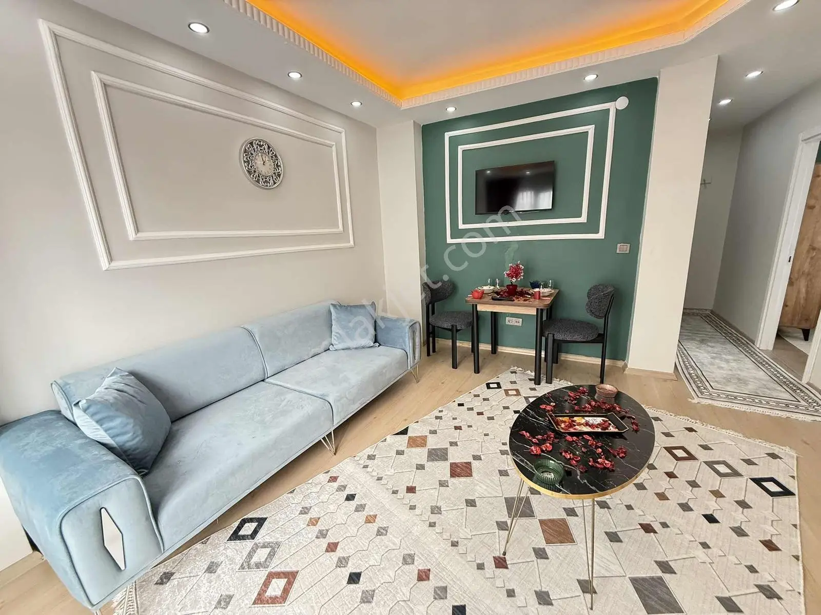 Cadde Arkası 1.kat Full Eşyalı Ferah 32 Bin Kira 1+1 İskanlı !!! — fotoğraf 3