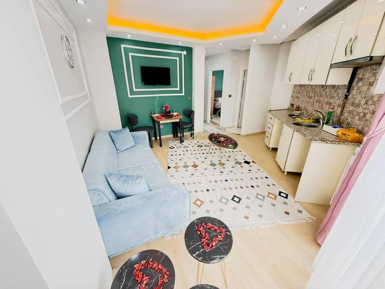 Cadde Arkası 1.kat Full Eşyalı Ferah 32 Bin Kira 1+1 İskanlı !!! — fotoğraf 4