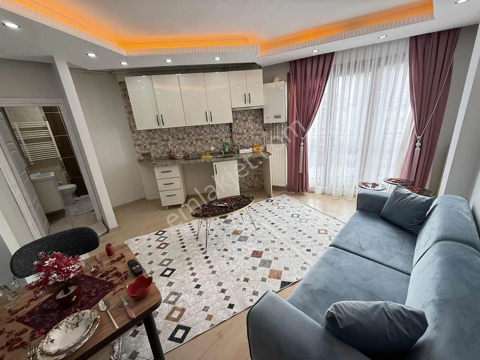 Cadde Arkası 1.kat Full Eşyalı Ferah 32 Bin Kira 1+1 İskanlı !!! — fotoğraf 9
