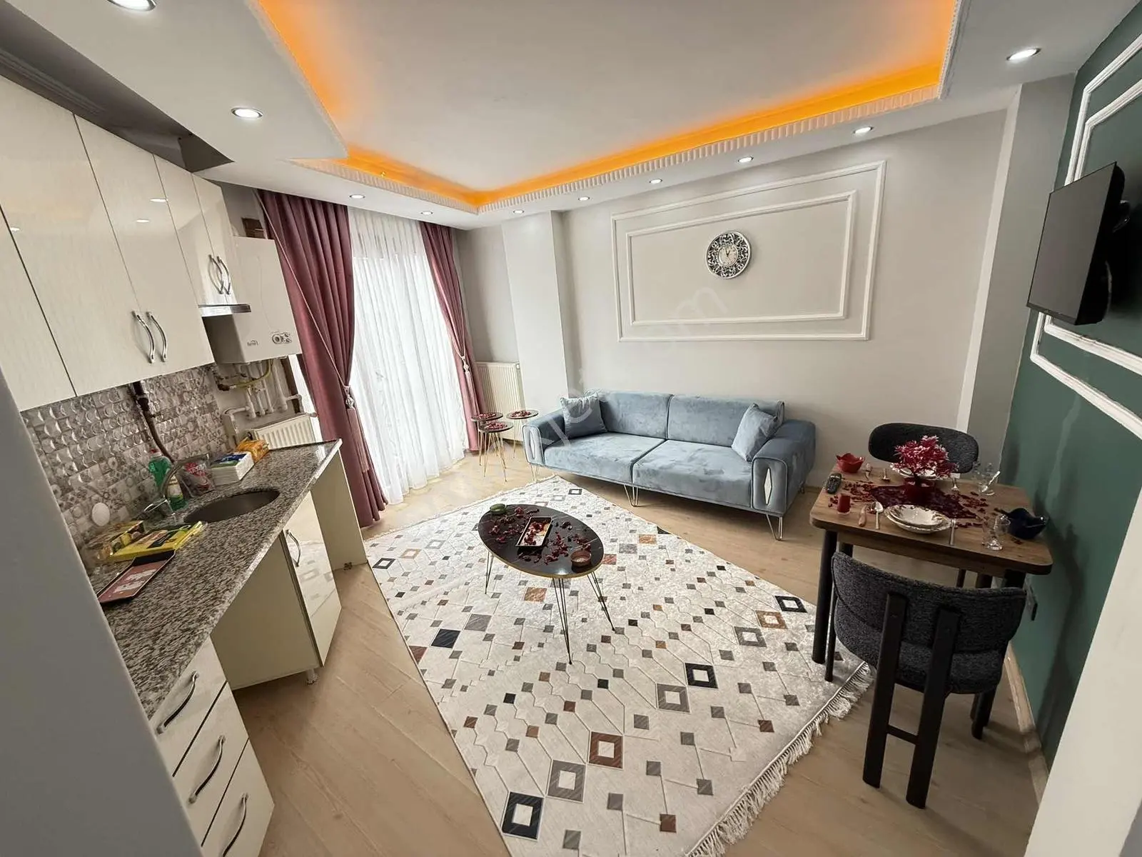 Cadde Arkası 1.kat Full Eşyalı Ferah 32 Bin Kira 1+1 İskanlı !!! — fotoğraf 10