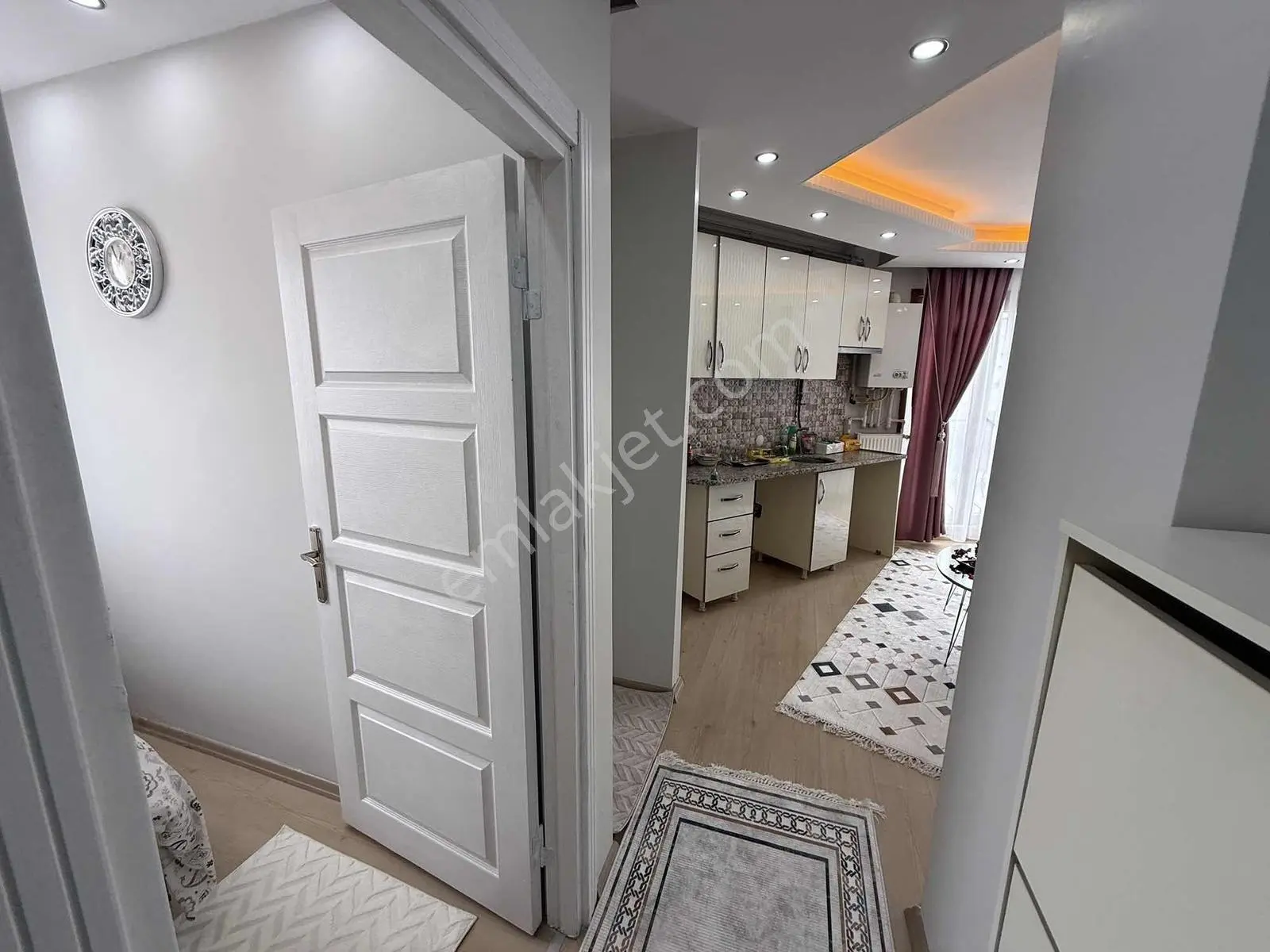 Cadde Arkası 1.kat Full Eşyalı Ferah 32 Bin Kira 1+1 İskanlı !!! — fotoğraf 18