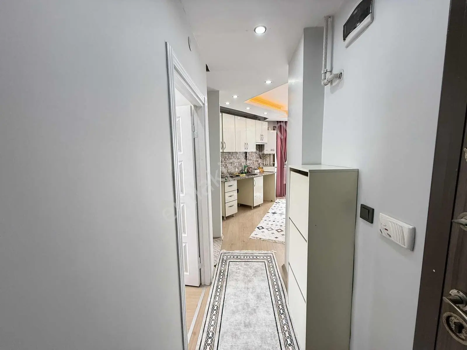 Cadde Arkası 1.kat Full Eşyalı Ferah 32 Bin Kira 1+1 İskanlı !!! — fotoğraf 19