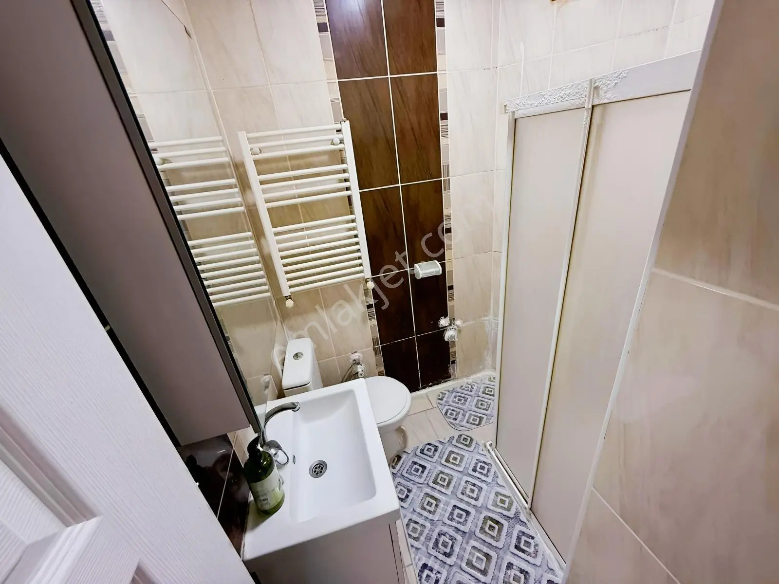Cadde Arkası 1.kat Full Eşyalı Ferah 32 Bin Kira 1+1 İskanlı !!! — fotoğraf 21