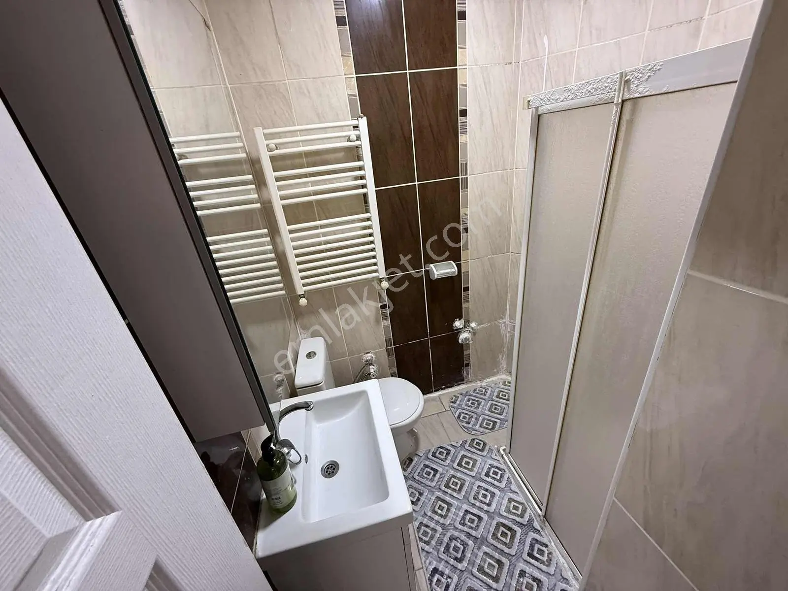 Cadde Arkası 1.kat Full Eşyalı Ferah 32 Bin Kira 1+1 İskanlı !!! — fotoğraf 22