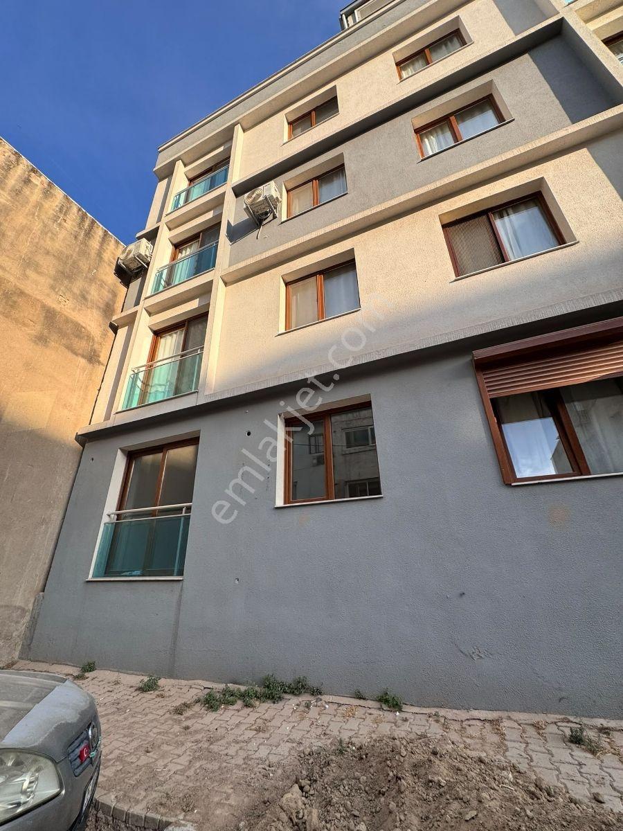 Bayraklı Gazi Mah.Otoparklı Bakımlı 2+1 Daire