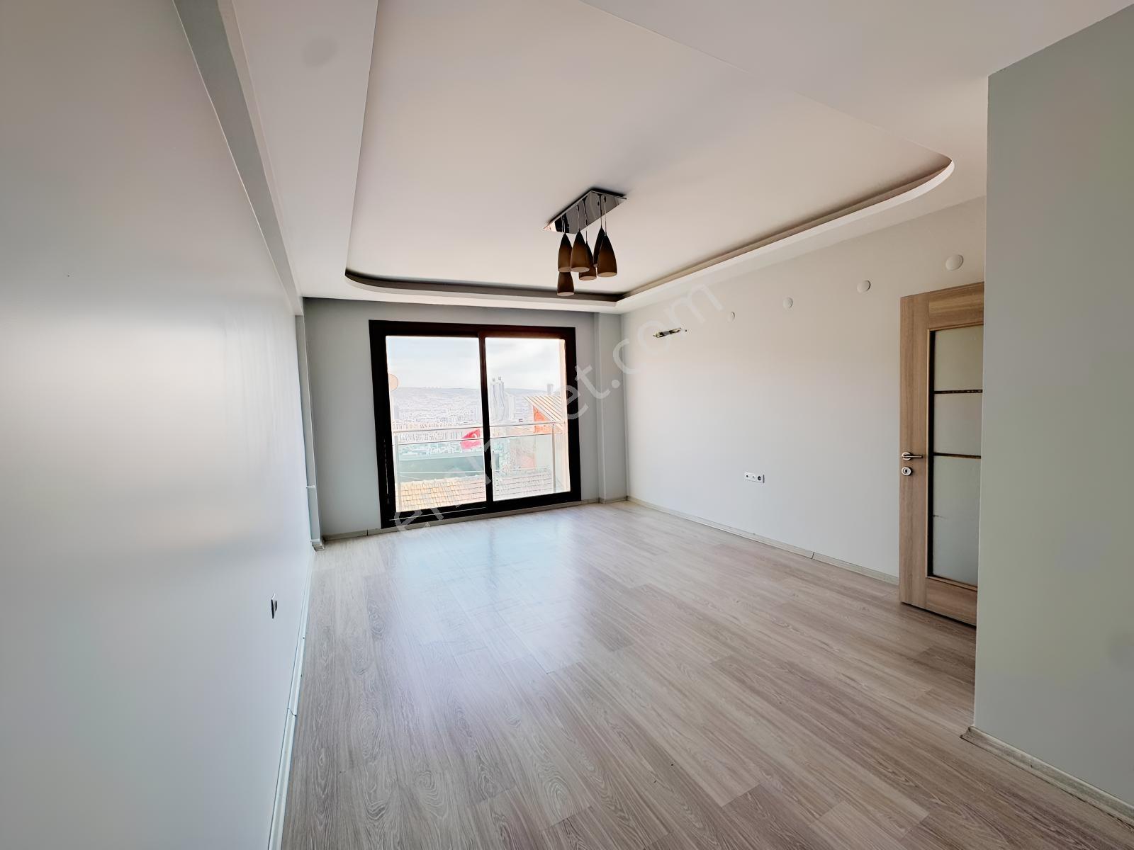 Bayraklı Gazi Mah.otoparklı Bakımlı 2+1 Daire — fotoğraf 3