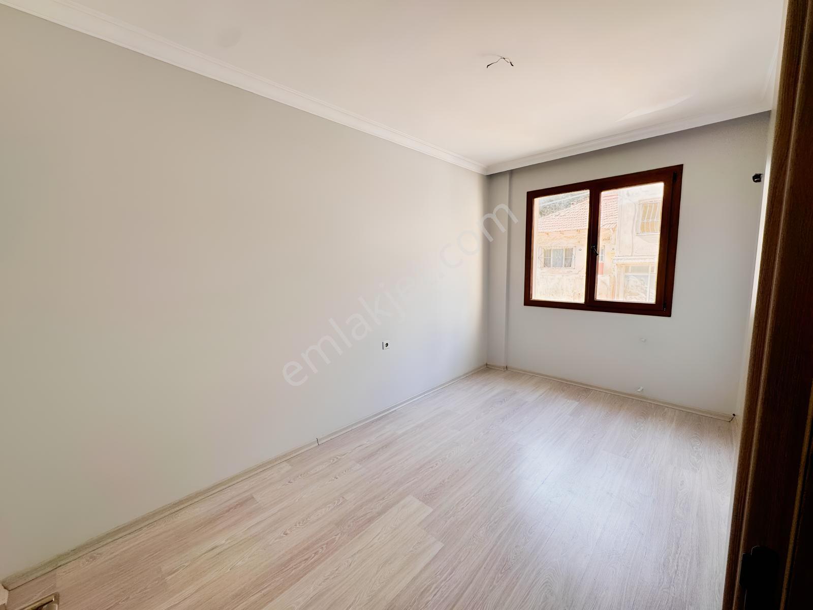 Bayraklı Gazi Mah.otoparklı Bakımlı 2+1 Daire — fotoğraf 5