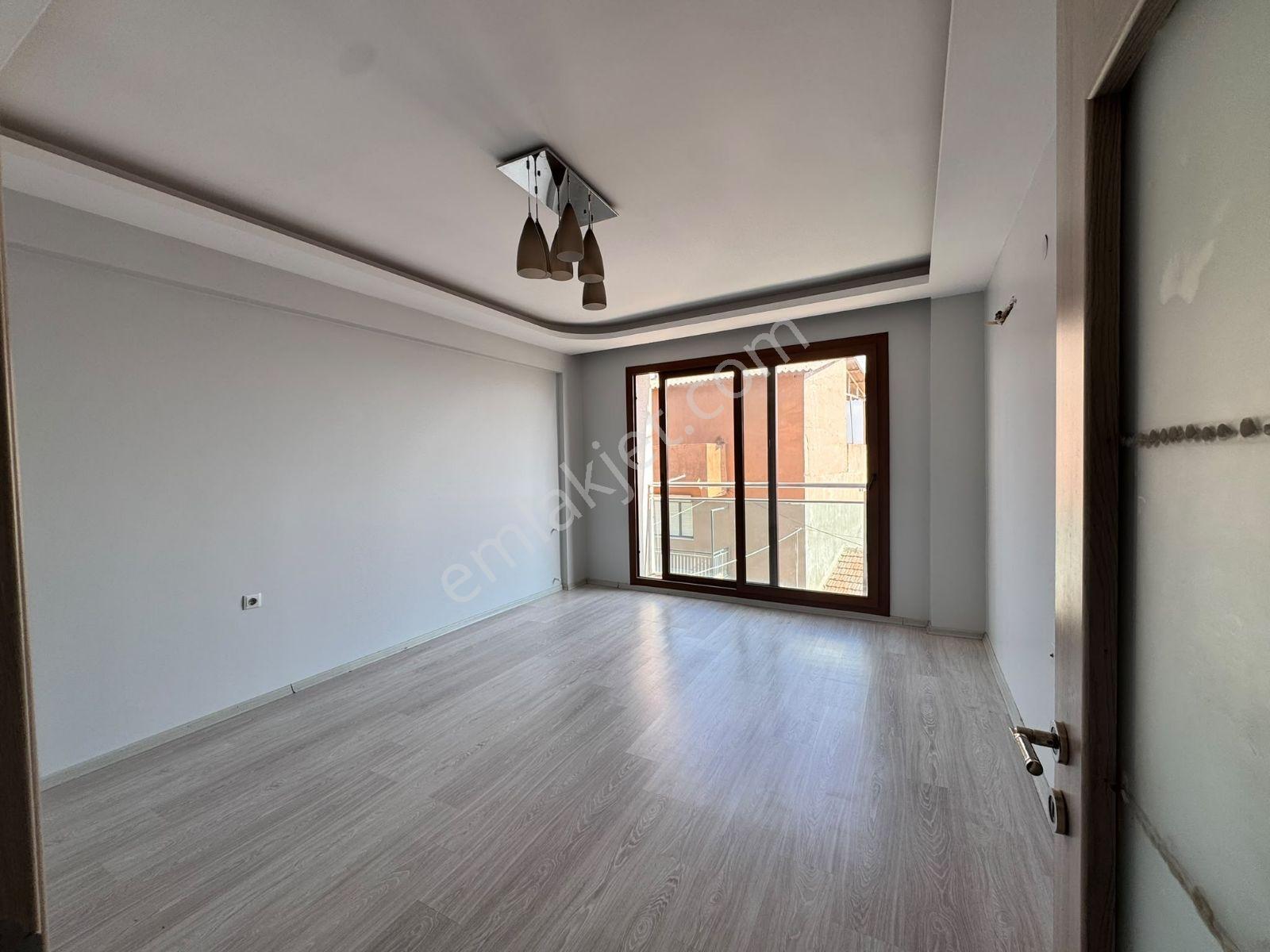 Bayraklı Gazi Mah.otoparklı Bakımlı 2+1 Daire — fotoğraf 7