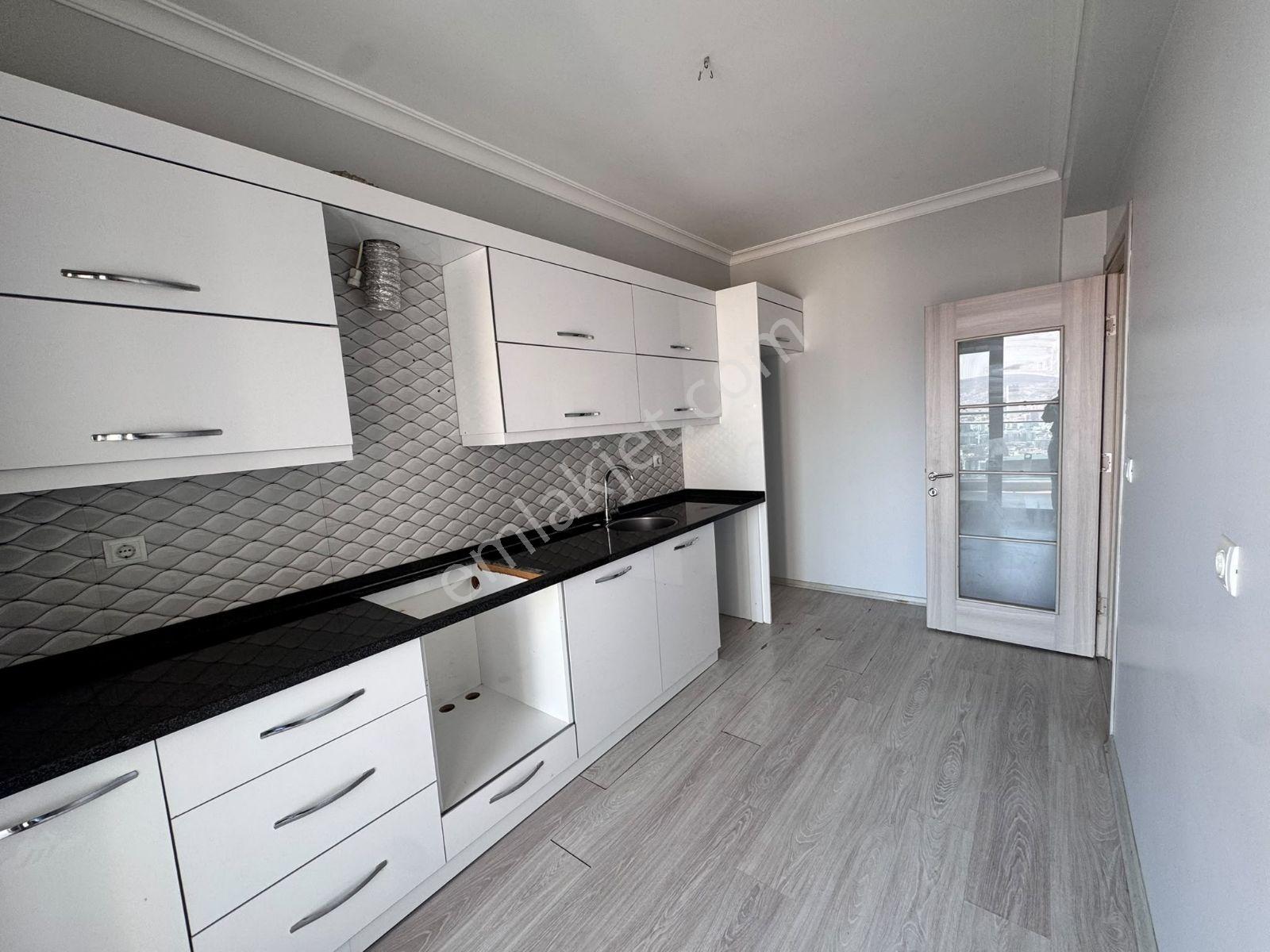 Bayraklı Gazi Mah.otoparklı Bakımlı 2+1 Daire — fotoğraf 12