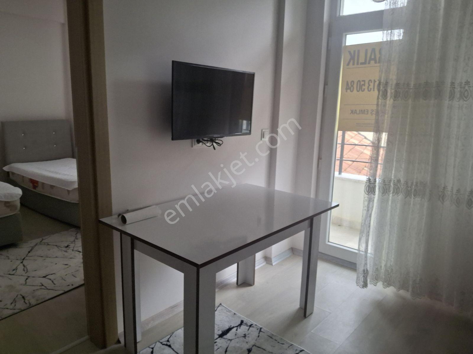 Eşyalı 1+1 Hastane Bölgesinde Satılık Daire — fotoğraf 11