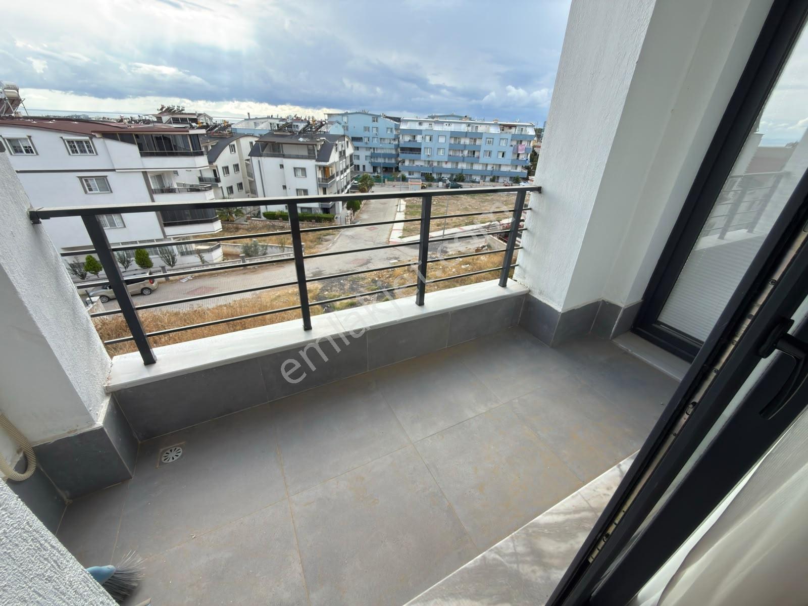 Didim Efeler'de Havuzlu Sitede 2+1 Eşyalı Asansörlü Daire — fotoğraf 6