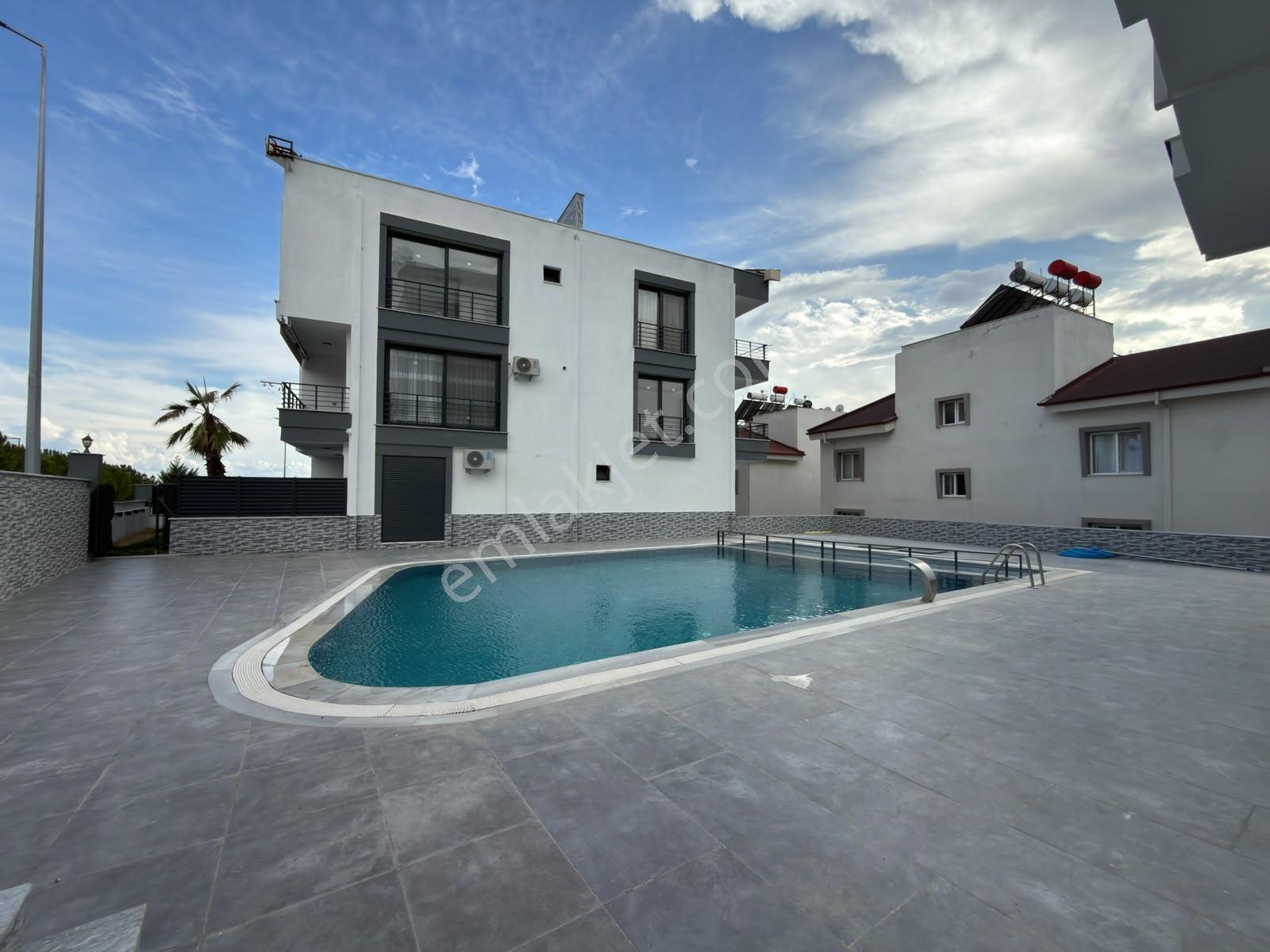 Didim Efeler'de Havuzlu Sitede 2+1 Eşyalı Asansörlü Daire — fotoğraf 7