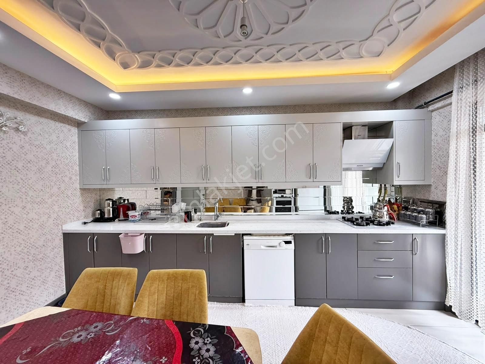 Fıstıklık'ta Merkez Konumda Yer.ısıtma Bakımlı Cam Balkon Lüx3+1 — fotoğraf 3
