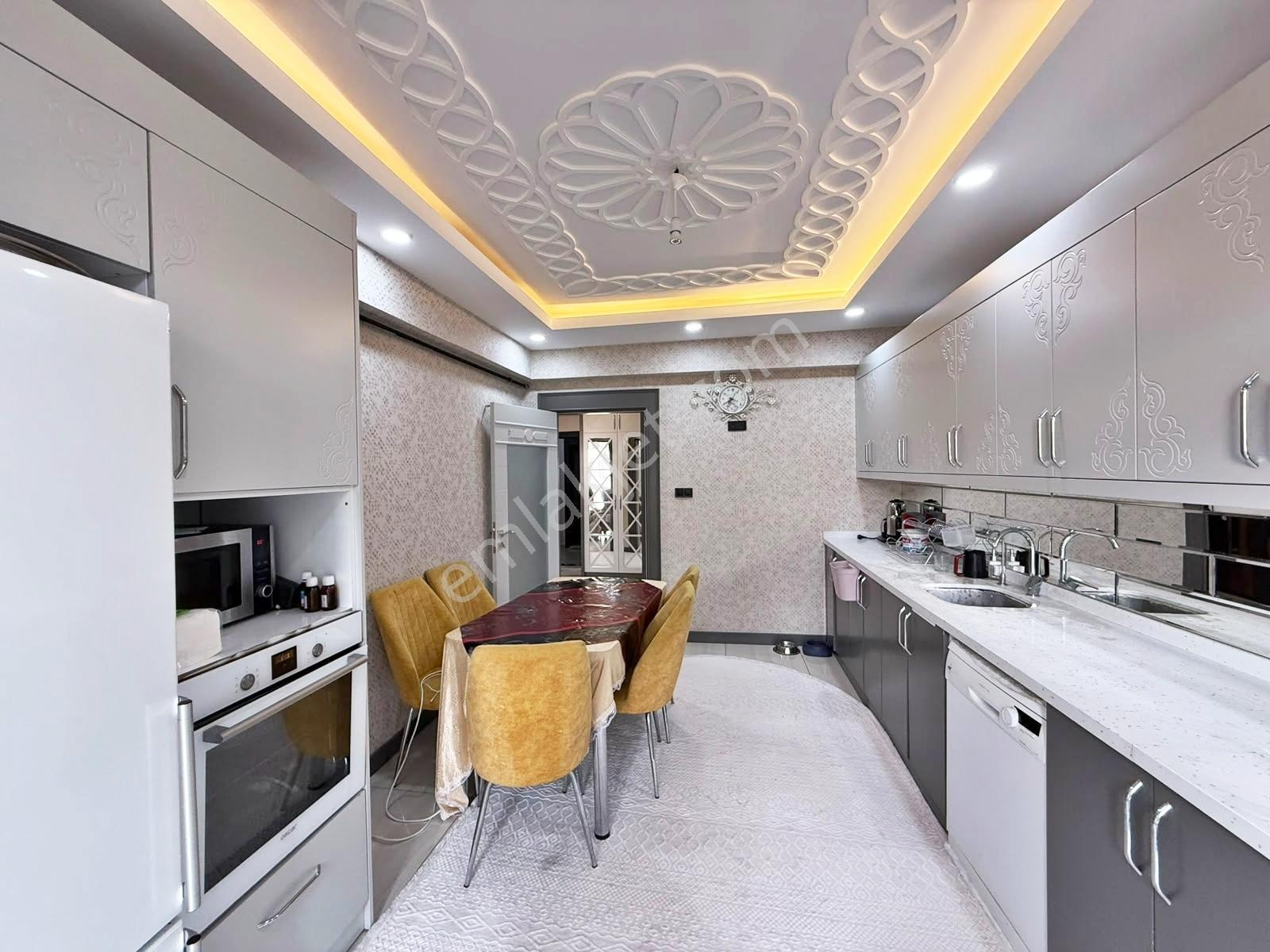 Fıstıklık'ta Merkez Konumda Yer.ısıtma Bakımlı Cam Balkon Lüx3+1 — fotoğraf 5