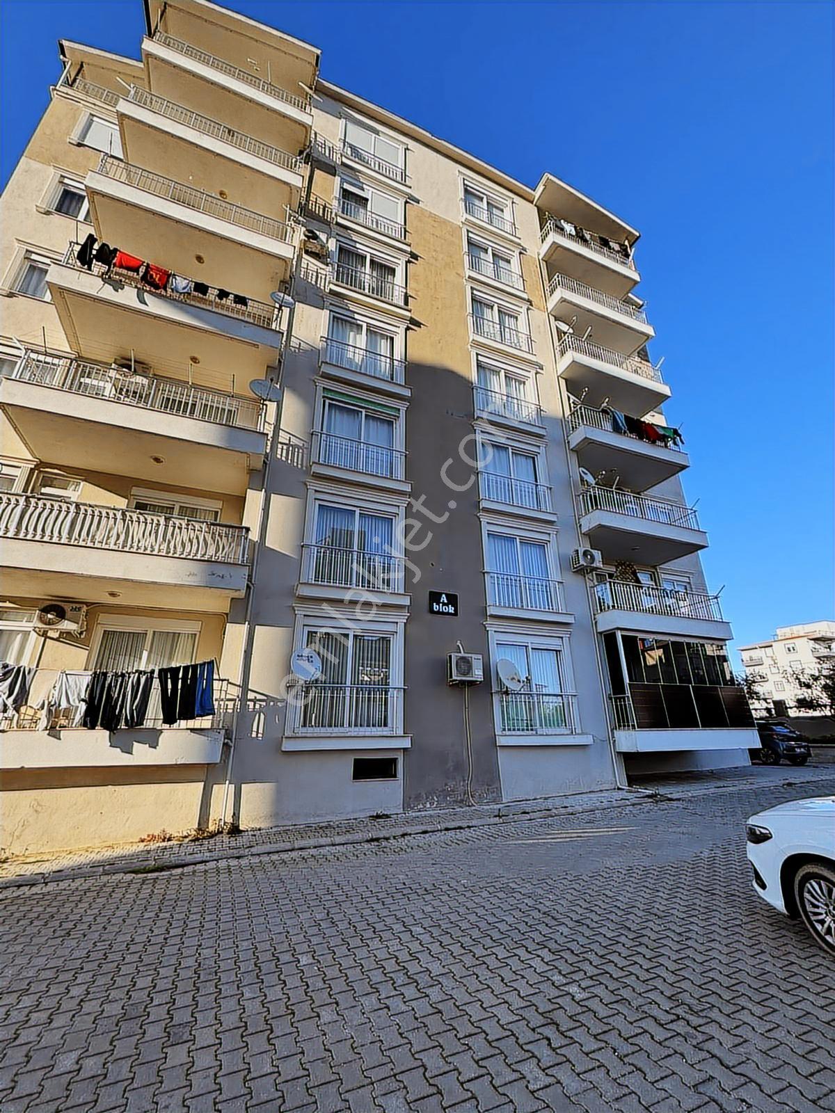 Usta Gayrimenkul'den Satılık 3+1 Cam Balkonlu Temiz Daire — fotoğraf 2