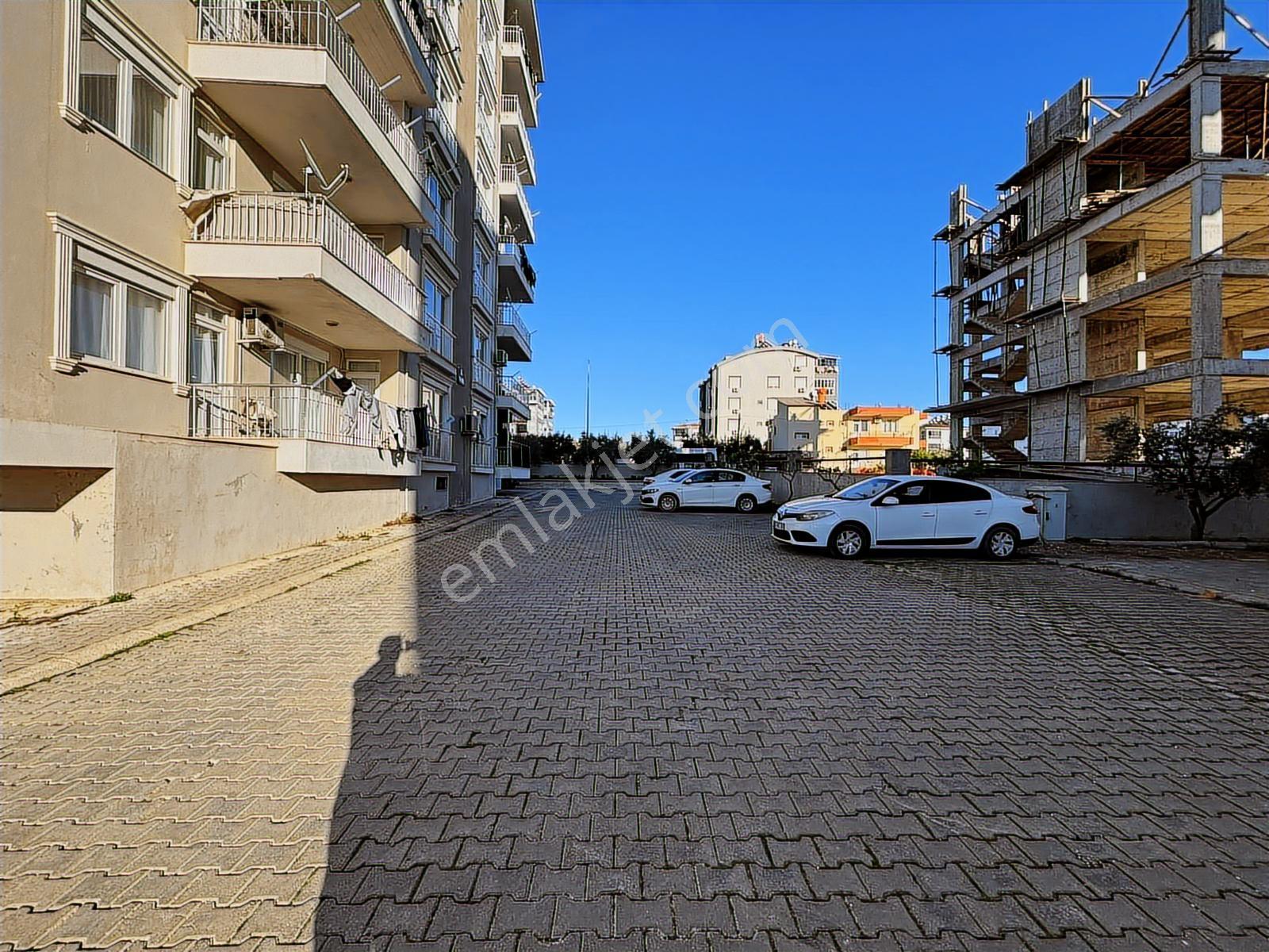 Usta Gayrimenkul'den Satılık 3+1 Cam Balkonlu Temiz Daire — fotoğraf 3