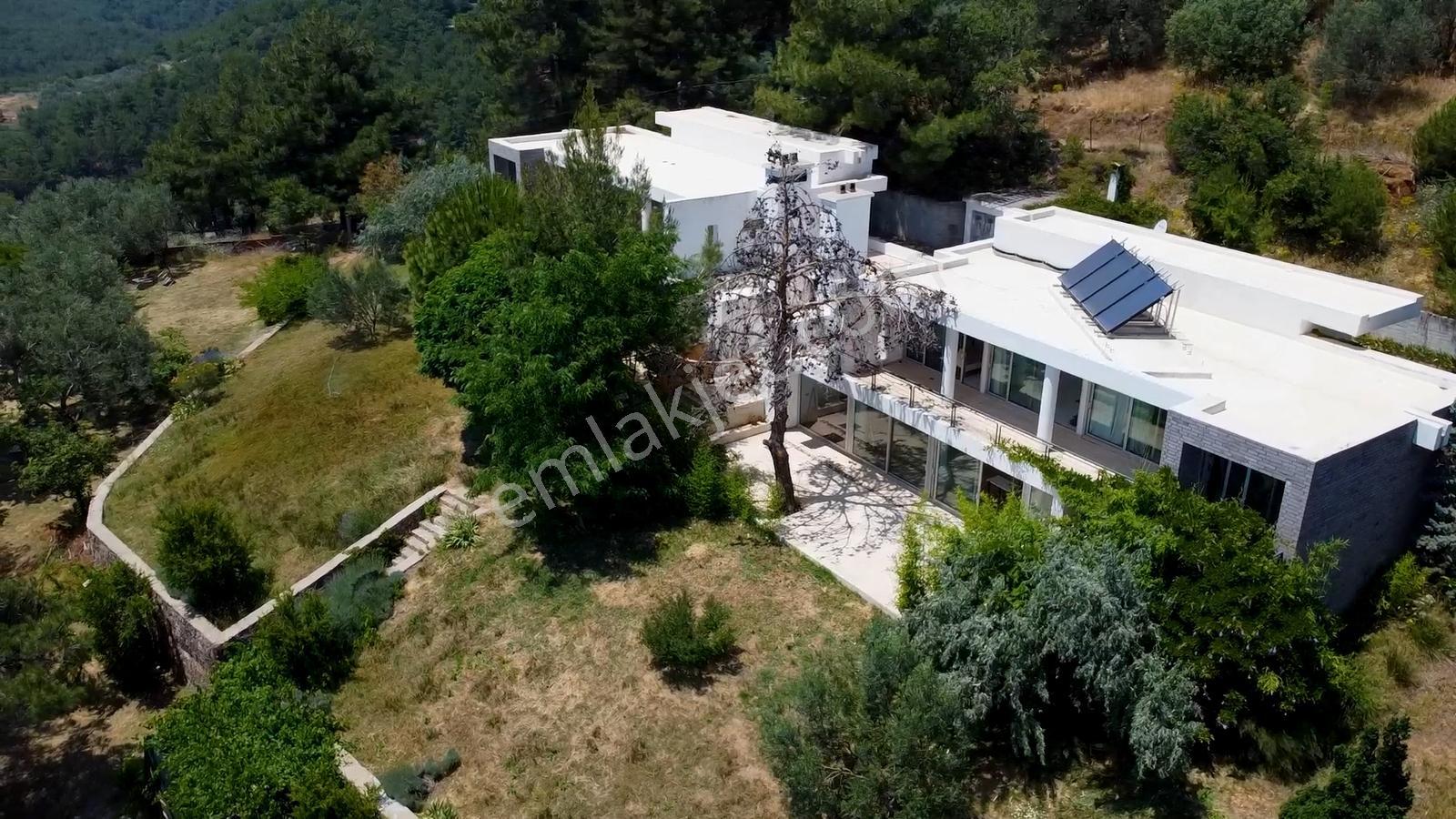 Kaz Dağları Deniz Manzaralı 4600 M2 Arsa İçinde İki Adet Villa