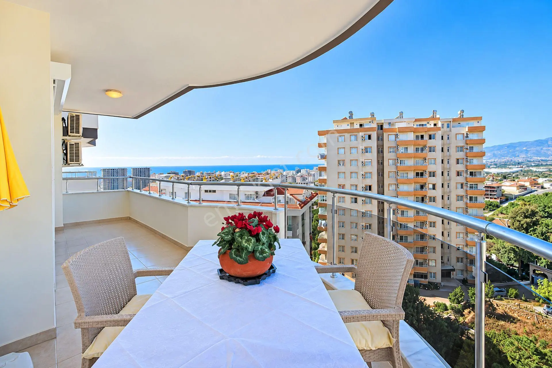 Alanya Mahmutlar'da Panoramik Manzaralı Eşyalı 2+1 Satılık Daire — fotoğraf 11