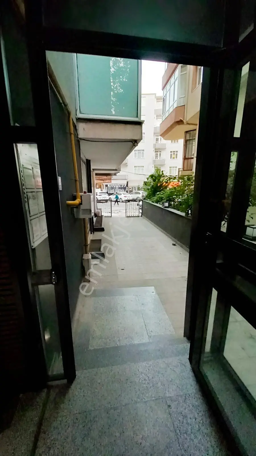 Remax Land'den Çerkezköy Belediye Meydanında Kiracılı 1+1 — fotoğraf 5