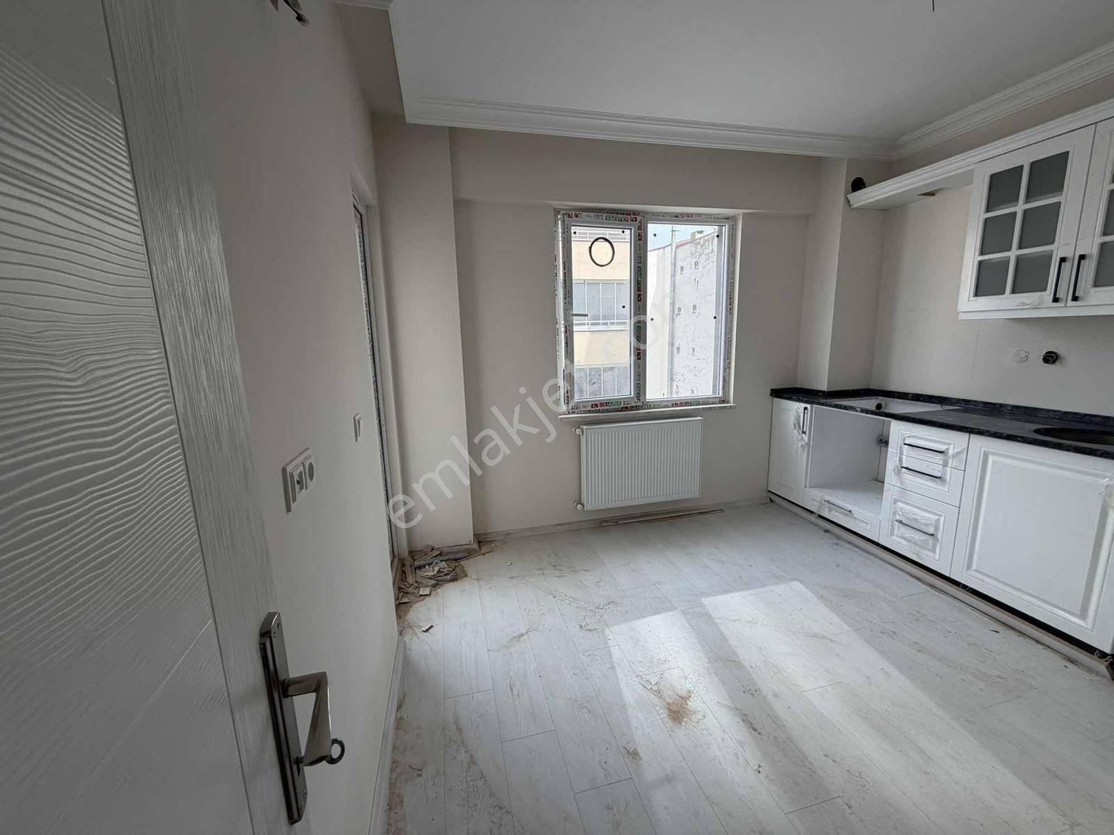 Çift Sokak Köşe Cephe Ara Kat Sıfır 2+1 Daire — fotoğraf 9