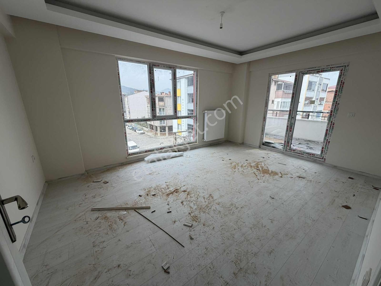 Çift Sokak Köşe Cephe Ara Kat Sıfır 2+1 Daire — fotoğraf 17