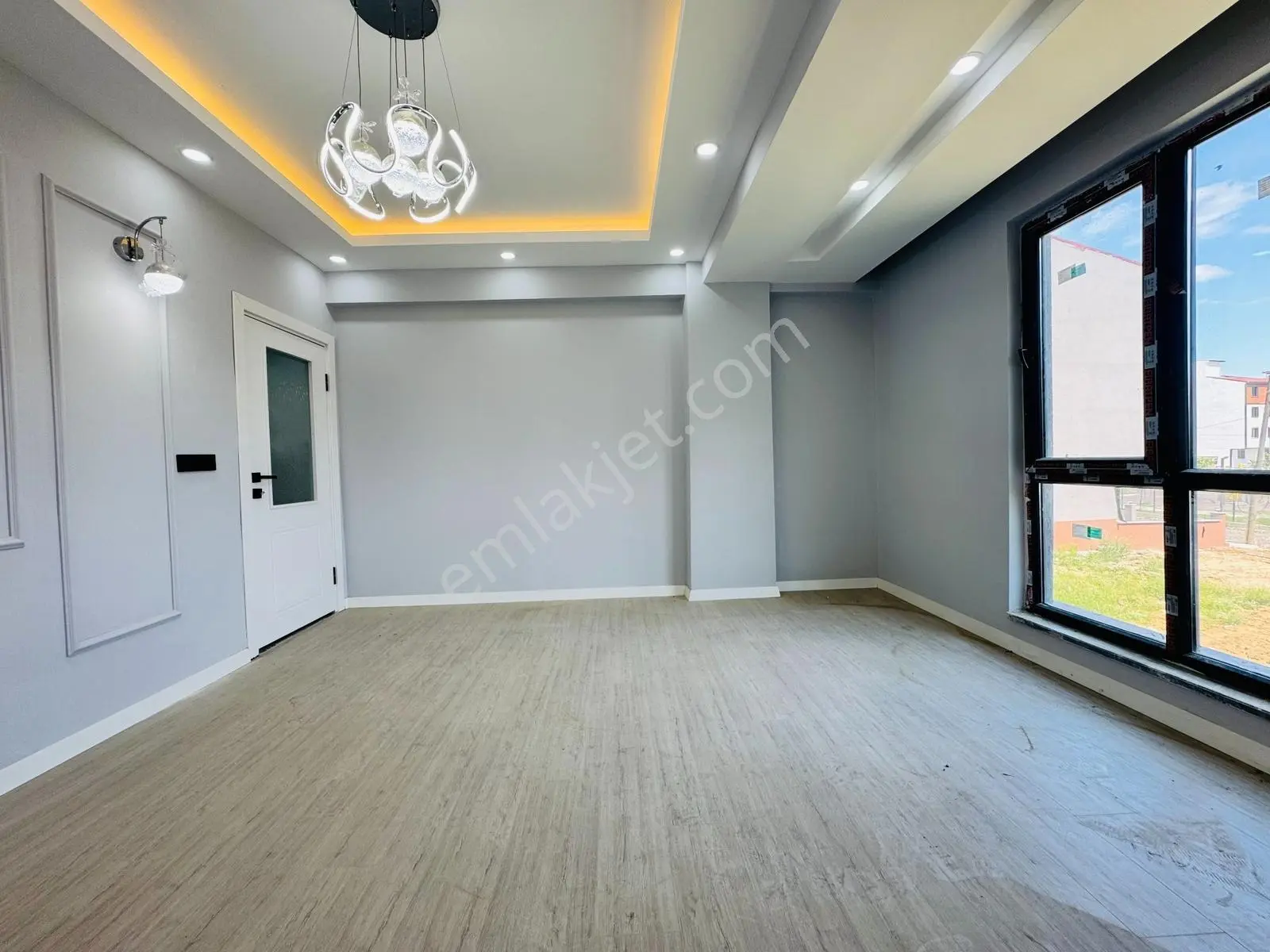 Güven'den Hastaneye Yakın Yerden Isıtmalı,k.cam Balkonlu 2+1 Ev — fotoğraf 5