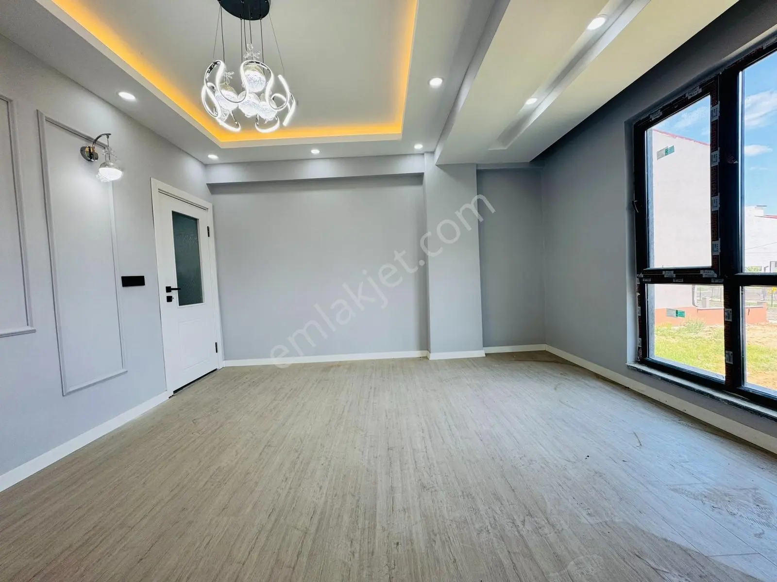 Güven'den Hastaneye Yakın Yerden Isıtmalı,k.cam Balkonlu 2+1 Ev — fotoğraf 6