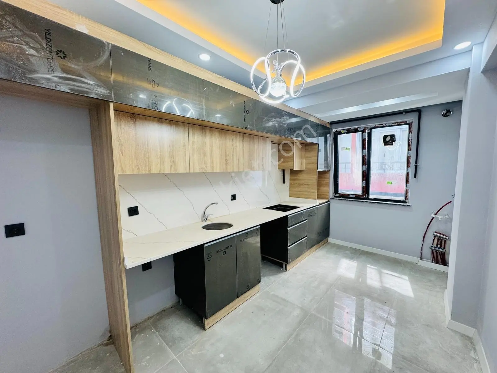 Güven'den Hastaneye Yakın Yerden Isıtmalı,k.cam Balkonlu 2+1 Ev — fotoğraf 9