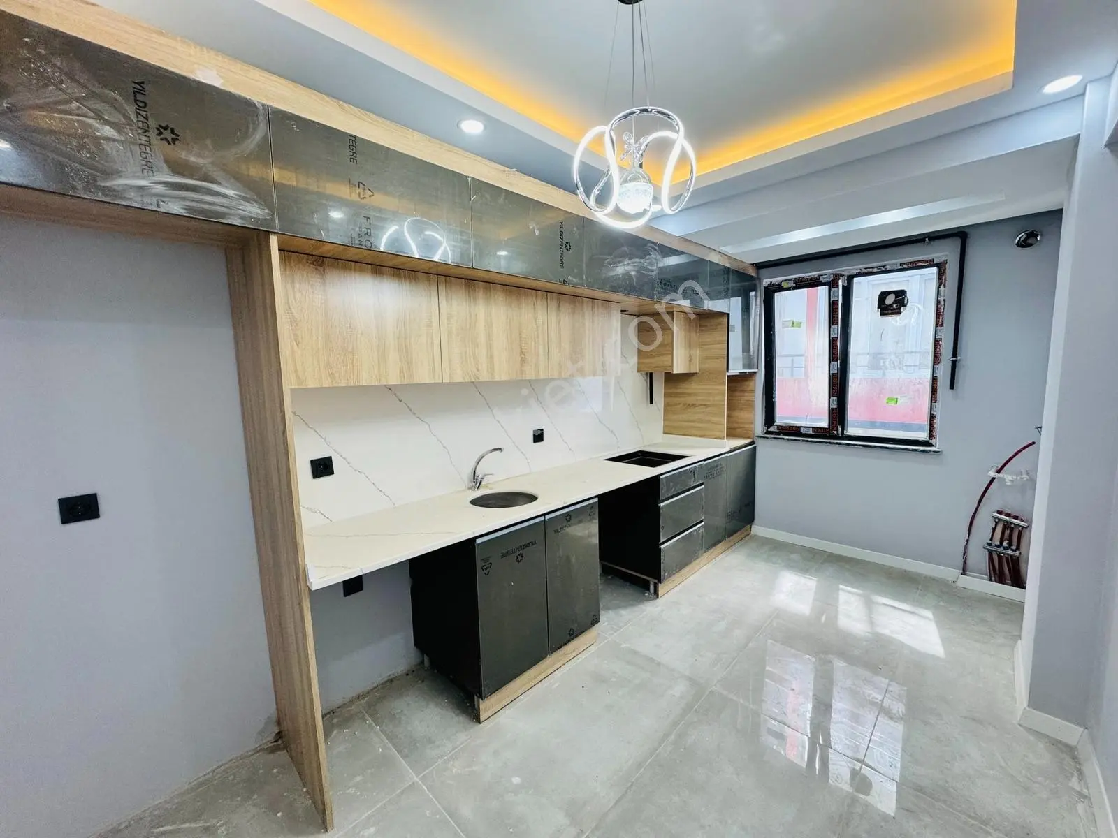 Güven'den Hastaneye Yakın Yerden Isıtmalı,k.cam Balkonlu 2+1 Ev — fotoğraf 10