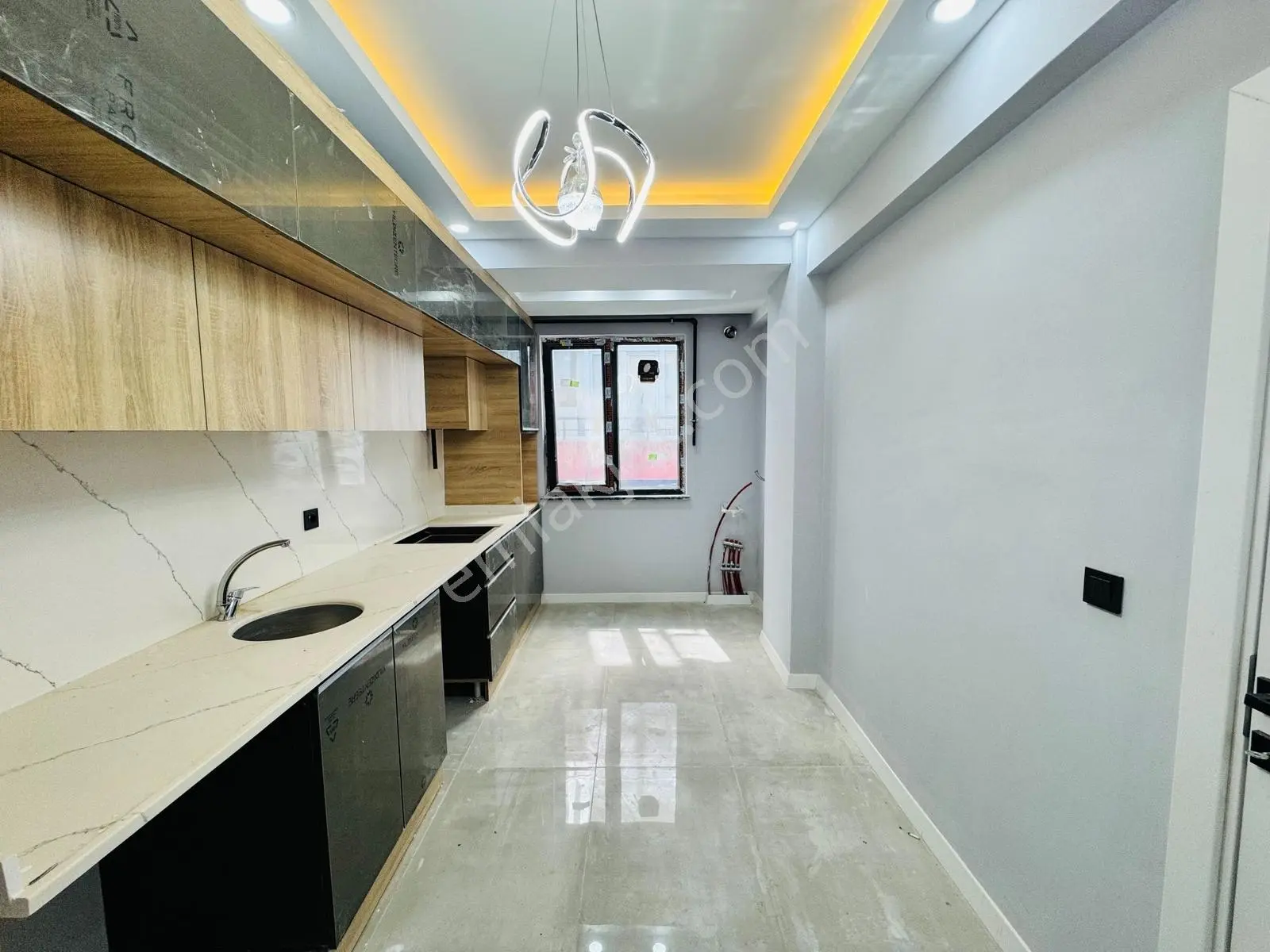 Güven'den Hastaneye Yakın Yerden Isıtmalı,k.cam Balkonlu 2+1 Ev — fotoğraf 11