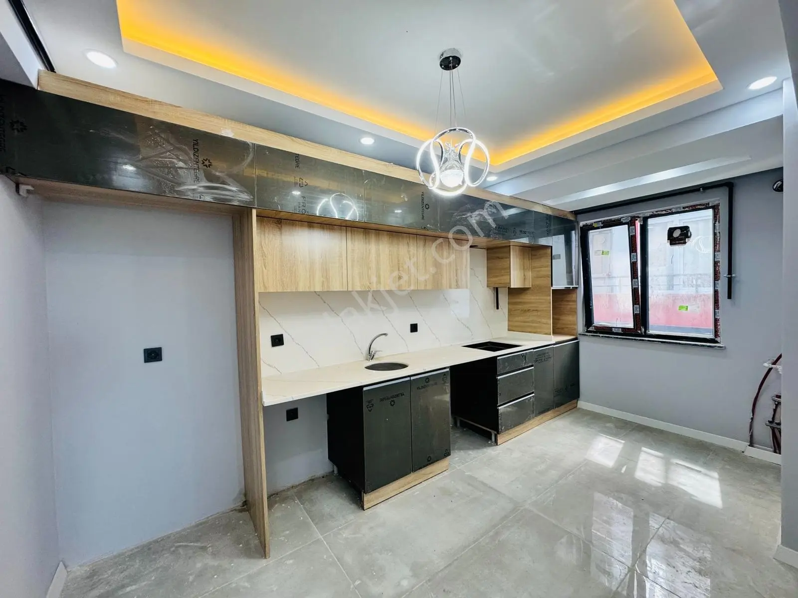 Güven'den Hastaneye Yakın Yerden Isıtmalı,k.cam Balkonlu 2+1 Ev — fotoğraf 15