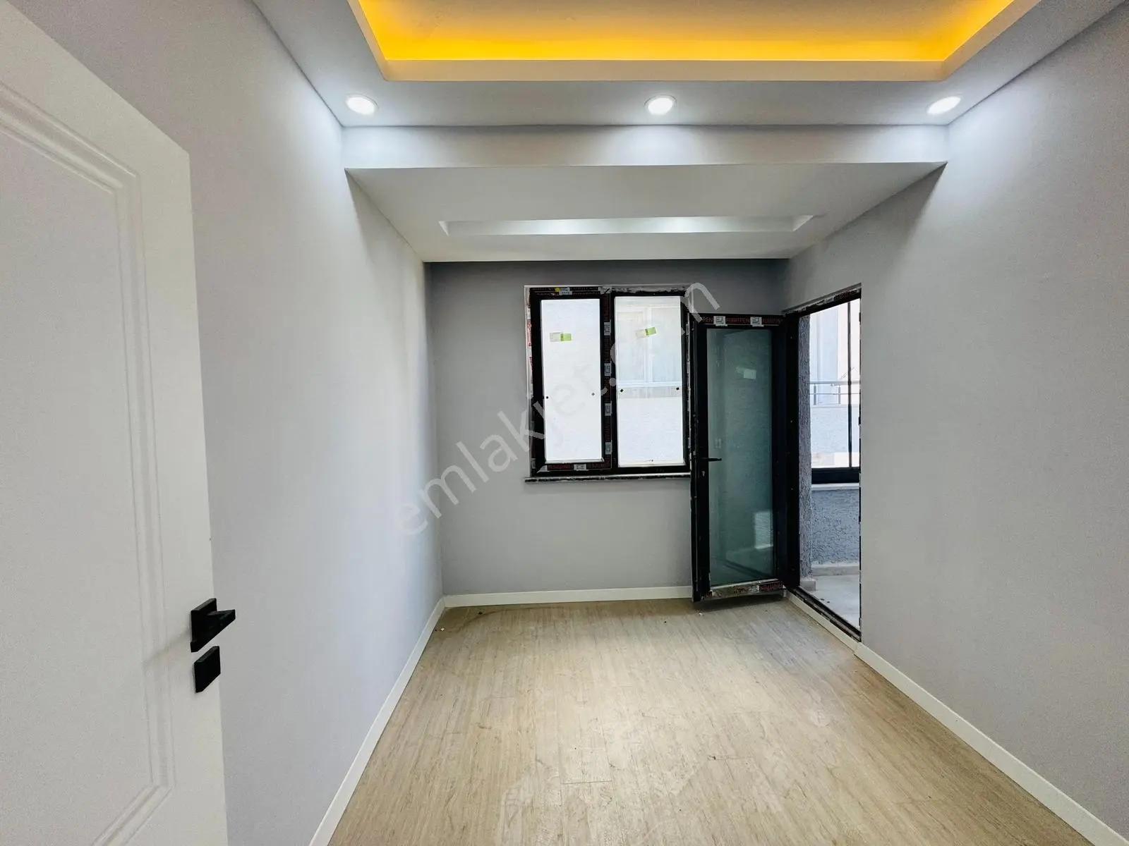Güven'den Hastaneye Yakın Yerden Isıtmalı,k.cam Balkonlu 2+1 Ev — fotoğraf 16