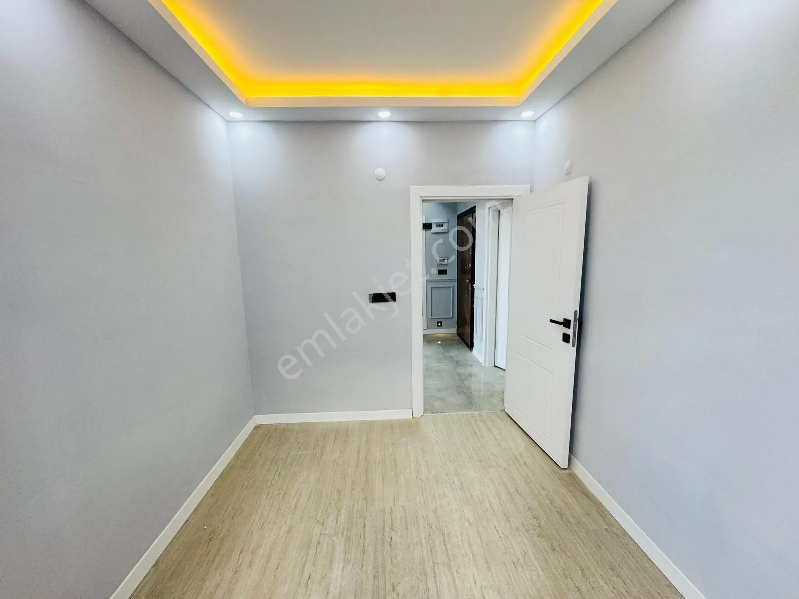 Güven'den Hastaneye Yakın Yerden Isıtmalı,k.cam Balkonlu 2+1 Ev — fotoğraf 17