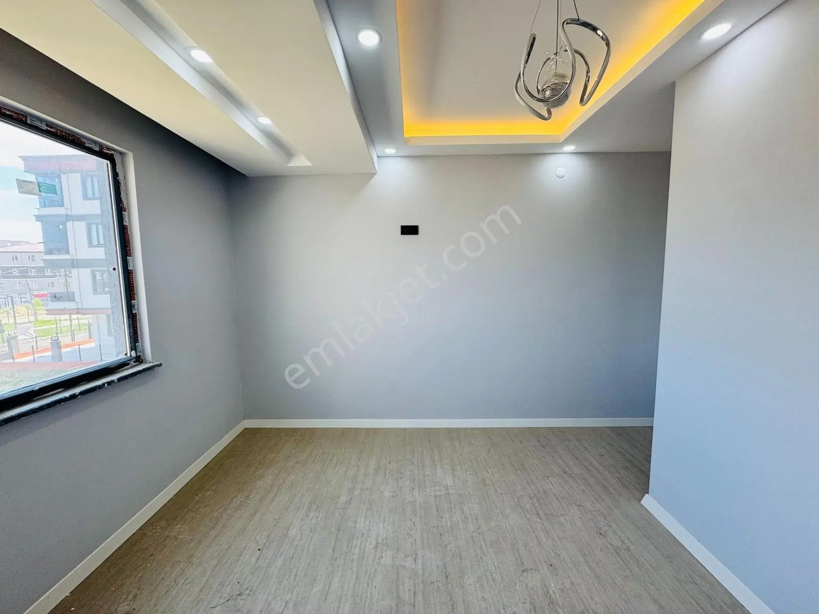 Güven'den Hastaneye Yakın Yerden Isıtmalı,k.cam Balkonlu 2+1 Ev — fotoğraf 20