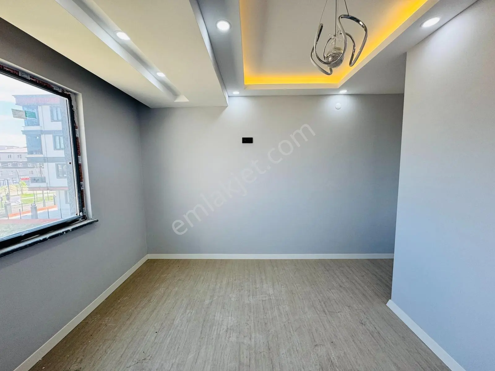 Güven'den Hastaneye Yakın Yerden Isıtmalı,k.cam Balkonlu 2+1 Ev — fotoğraf 21