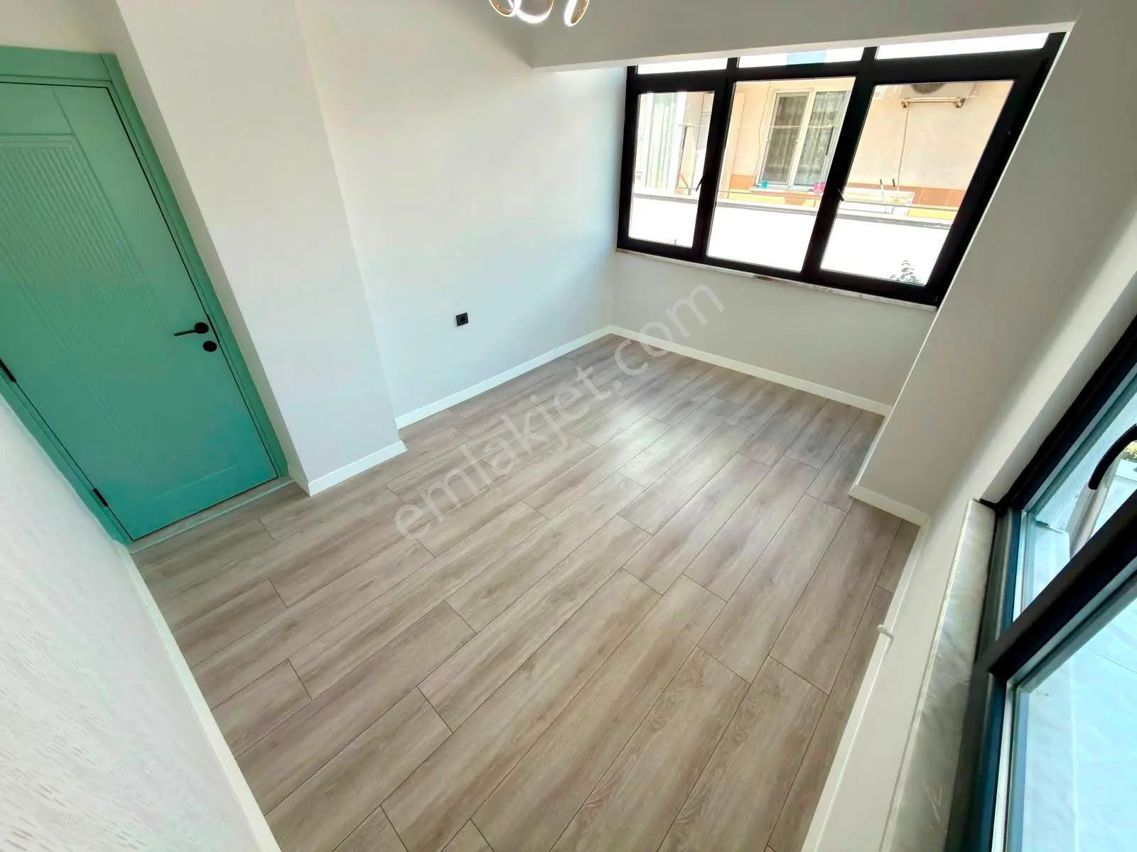 Referans'tan Akçay Merkez'de Ara Kat Ön Cephe Modern 2+1 Daire — fotoğraf 9