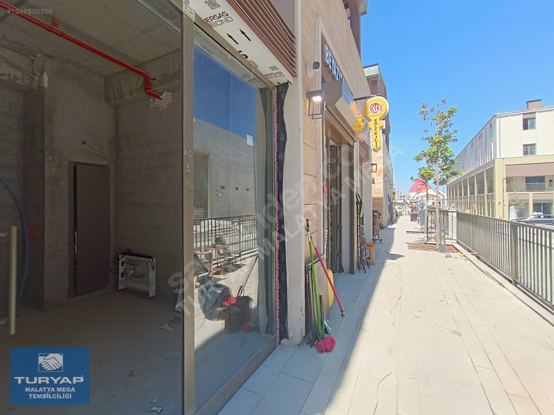 Turyap Mega'Dan Bakırcılar Çarşısında Sokak Üstü 12 M² Dükkan